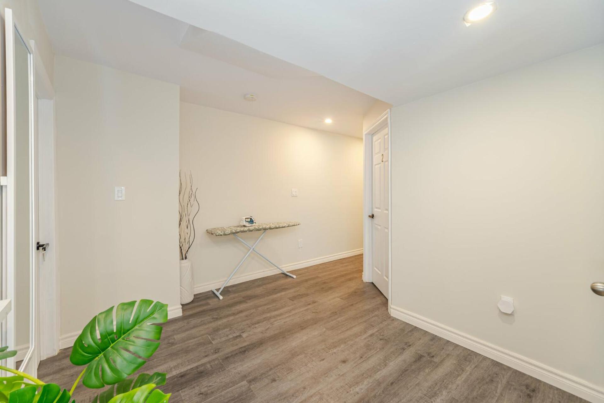 Private Basement Bedrooms In Oakville Exterior foto